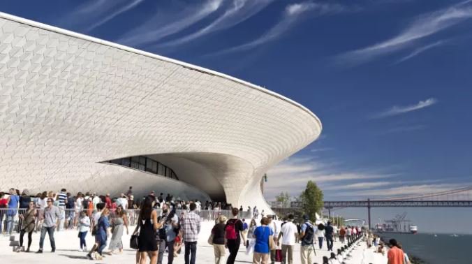 Why all the world is going to #Lisbon on.ft.com/2hwznBI | via <a href="/FinancialTimes/">Financial Times</a> #Portugal #travel #visitportugal #monocle