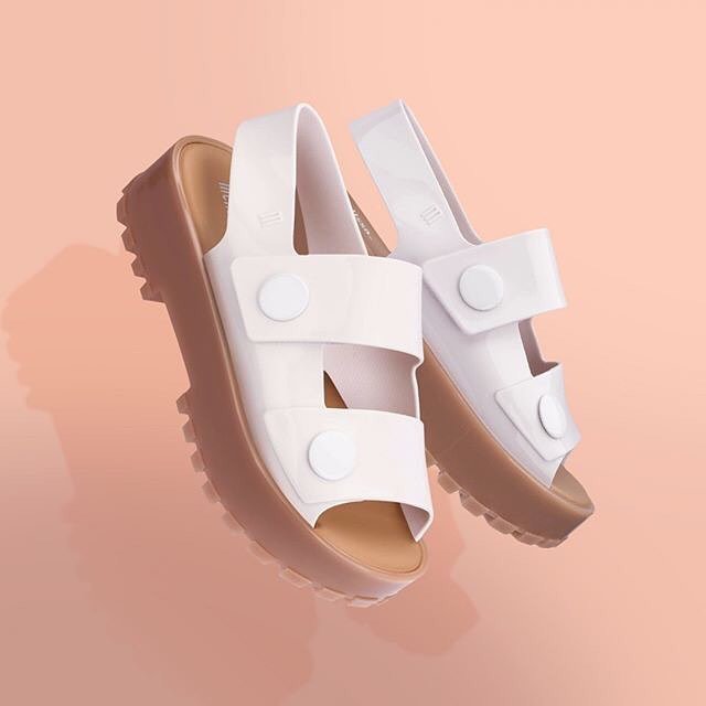 Melissa_PH's tweet photo. Finally! A sandal that can walk the streets in comfort and style. #MelissaStrapSandal #FlyGrl https://t.co/sPFIqVQZk9