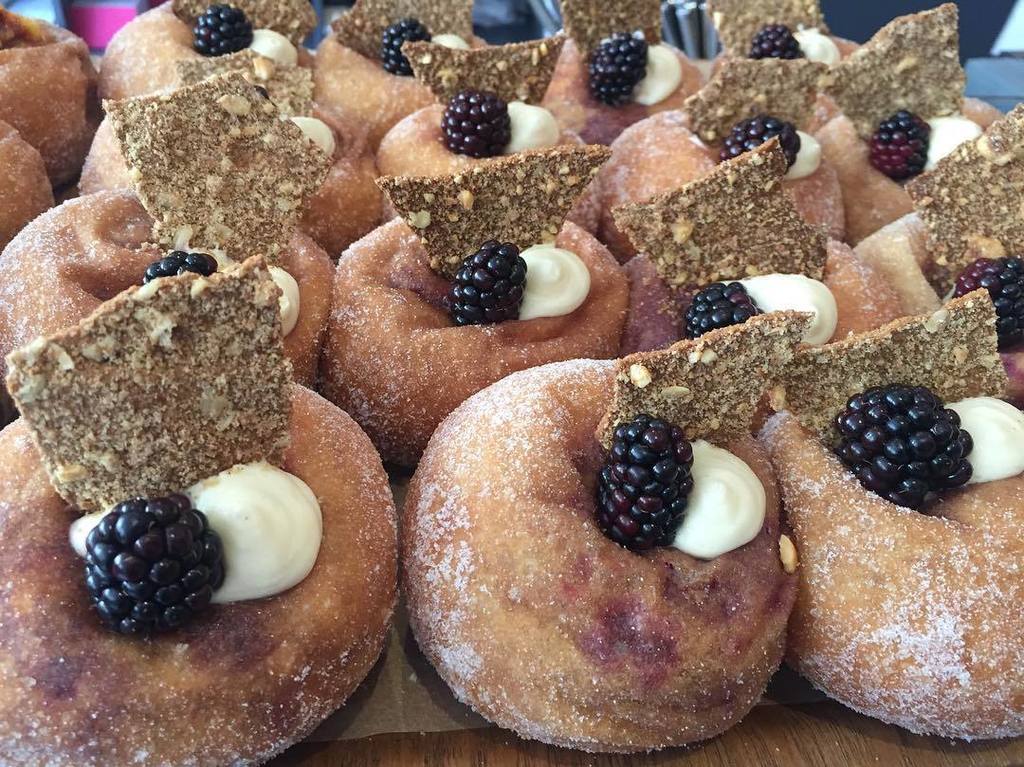 jolates's tweet photo. Today's therapy came in the form of a @pinkmansbakery  apple and blackberry doughnut with @laurenh0o and @leanne.crowley1 #pinkmans #sourdo… https://t.co/z8JS73nJ2I
