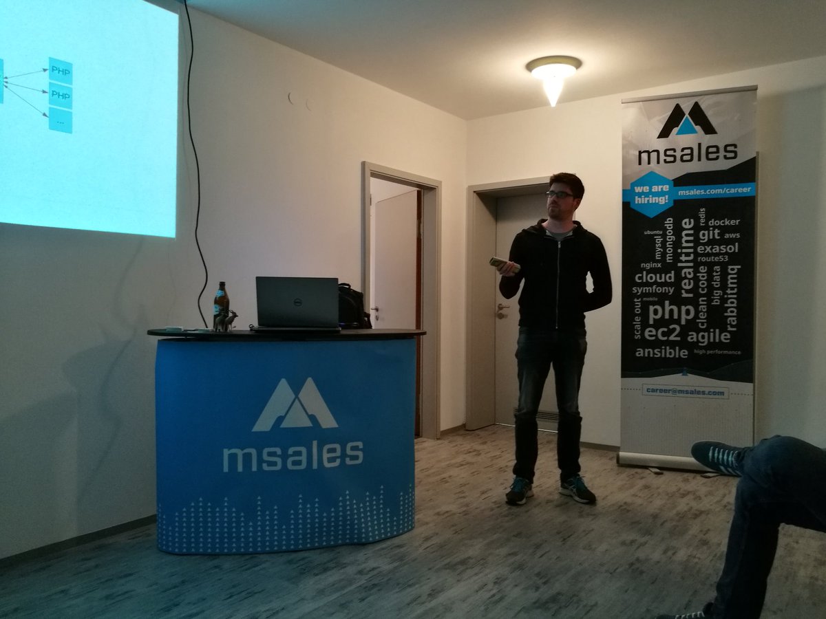 alex_guenter's tweet image. 100k requests/min ? Thomas zeigt wie&apos;s geht bei #phpugka @msalestech