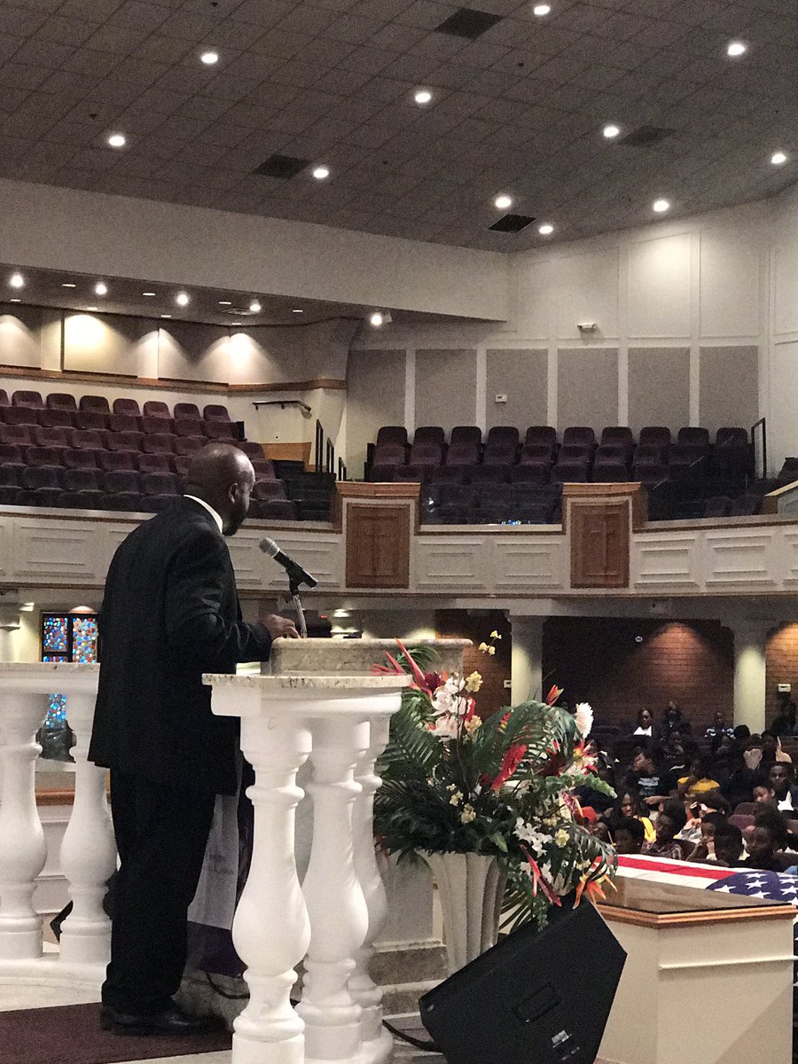 APSPDChief's tweet photo. 👏🏼Rev. Sutton for opening your ⛪️ to @APSHarperArcher 👨🏼‍🎓👩🏽‍🎓s.  (20❓❓➖20❓❓) You control the ➖! @apsupdate @safesecurestro1 https://t.co/IoHUnwbwvt