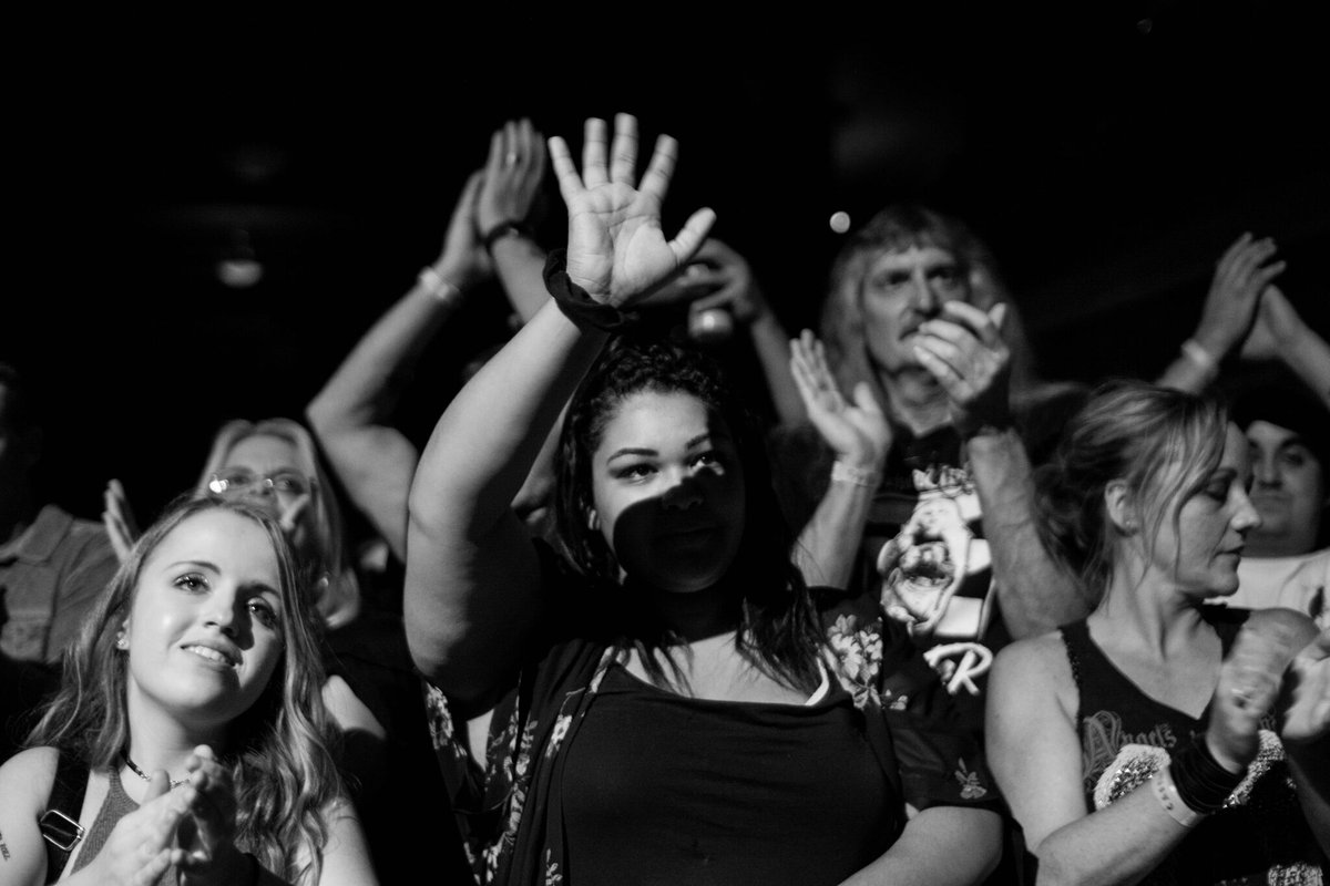 bonesbandbones's tweet photo. C.V. GIG 3. BLOOMINGTON. ( 📷@_laurenschorr_ ) #bonesuk #bonesbandbones https://t.co/y3Y4WkKPeQ