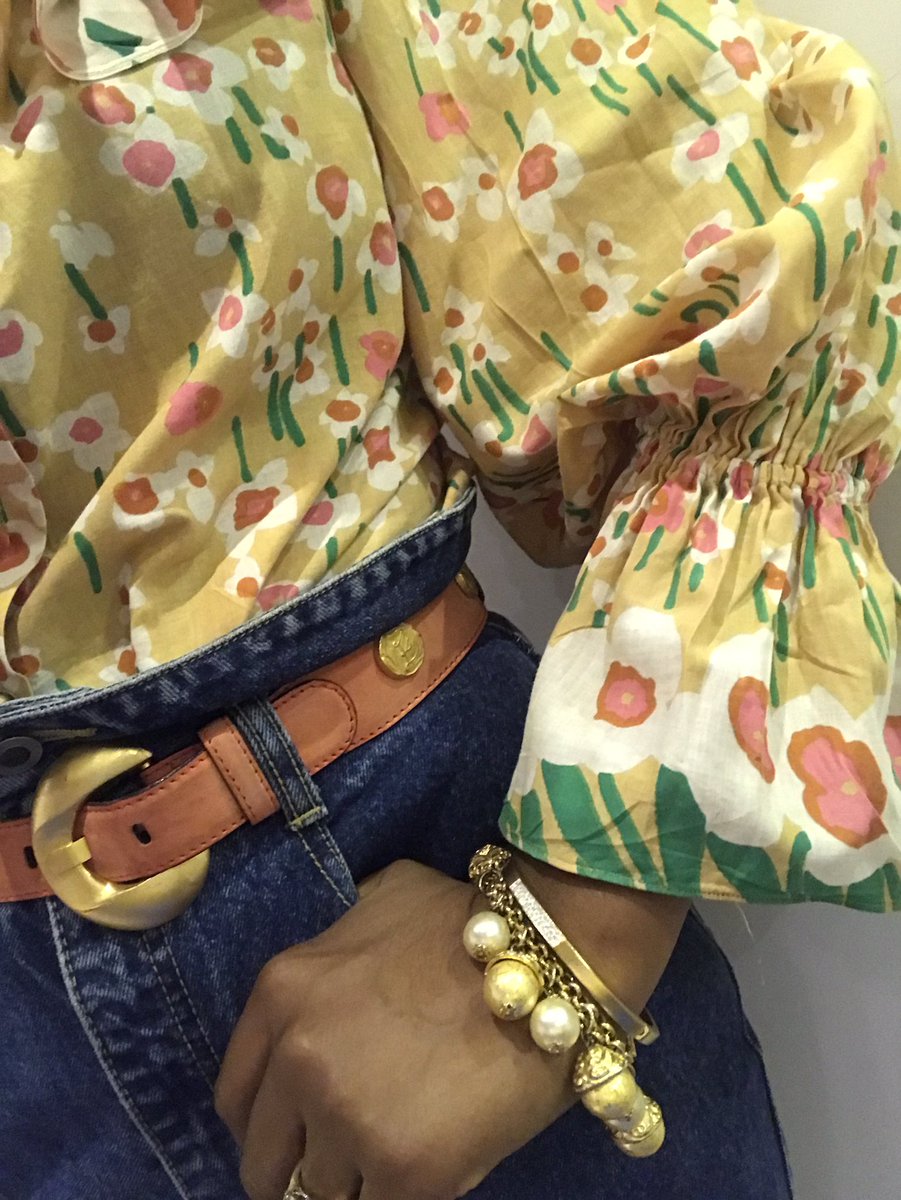 stylebybello's tweet photo. #Frills &amp; super high waisted #jeans for #Zuma tonight. All from #PortobelloRoad. #ootd #outfit #look #style #vintagestyle #vintage #fashion https://t.co/qjWi4l3Lb6