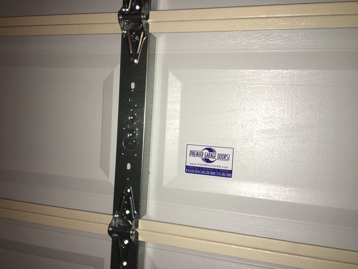 PremierGD's tweet image. New Garage Door Install: 16' x 8' Clopay Garage Door installed in Brighton, MI.
PGDmichigan.com #premiergaragedoors #clopay