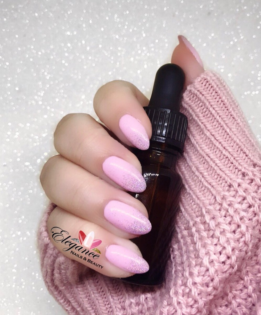 Gelish on natural nails 💖 Featuring my diy cuticle oil 👌
#gelpolish #pigments #notd #nailsbystaceyenb #elegancenailsandbeauty