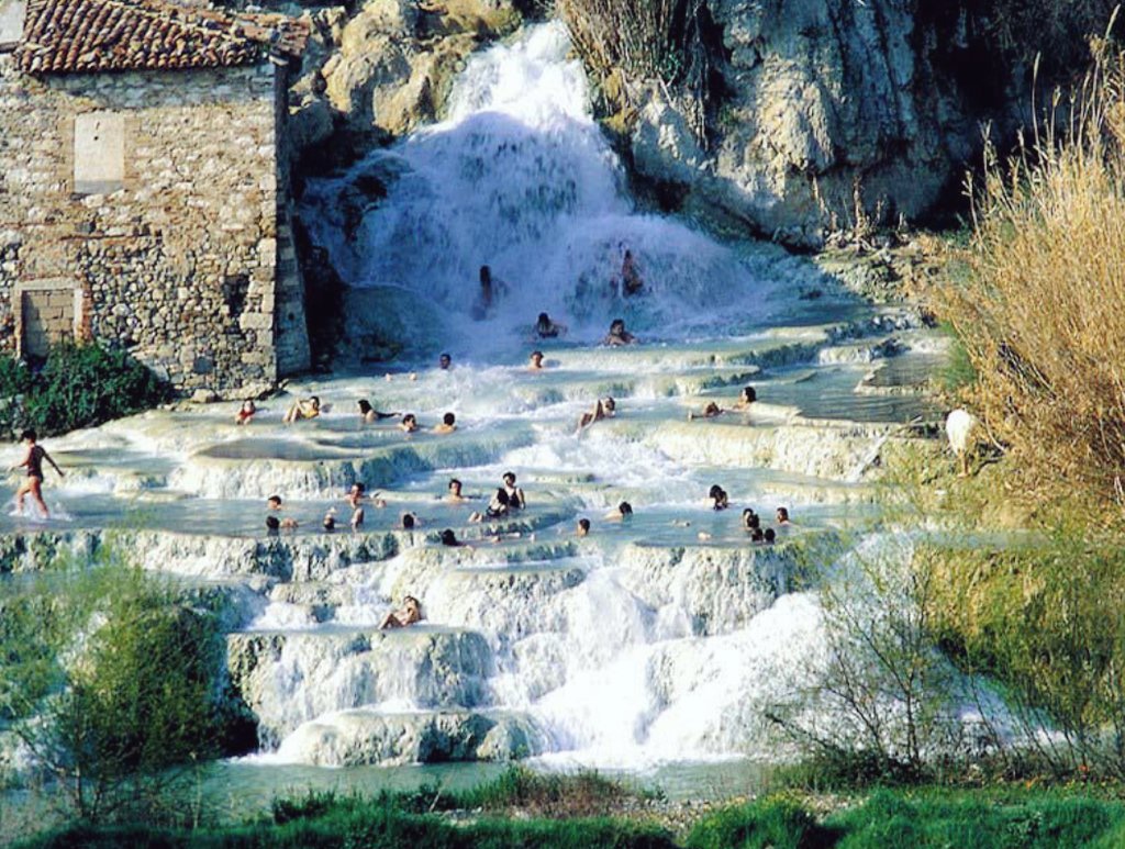 dcq_italia's tweet photo. ⛲#Saturnia - Cascate dei Mulino
Try the autumn experience to swim in natural pools created by Hot Springs #Tuscany ➡ https://t.co/GiYwLFFEc5 https://t.co/lk3QXaBfSG