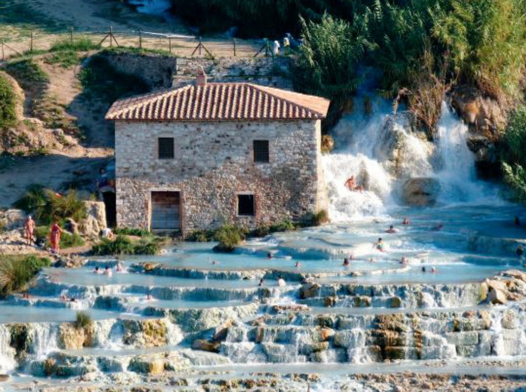 dcq_italia's tweet photo. ⛲#Saturnia - Cascate dei Mulino
Try the autumn experience to swim in natural pools created by Hot Springs #Tuscany ➡ https://t.co/GiYwLFFEc5 https://t.co/lk3QXaBfSG