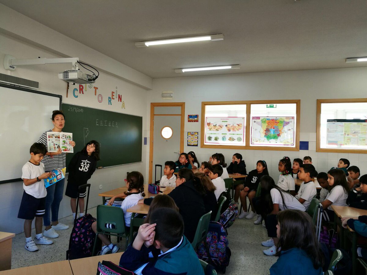 CristoReyMadrid's tweet photo. Los alumnos de #Primaria han tenido estos días animación a la lectura. 3º de Primaria #LeoLeo y de 4º a 6º de Primaria #ReporteroDoc. https://t.co/Xnmqlr19My