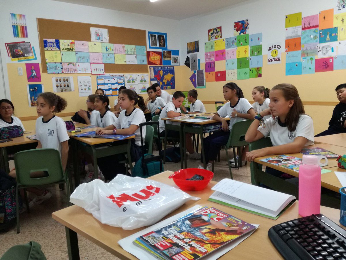 CristoReyMadrid's tweet photo. Los alumnos de #Primaria han tenido estos días animación a la lectura. 3º de Primaria #LeoLeo y de 4º a 6º de Primaria #ReporteroDoc. https://t.co/Xnmqlr19My