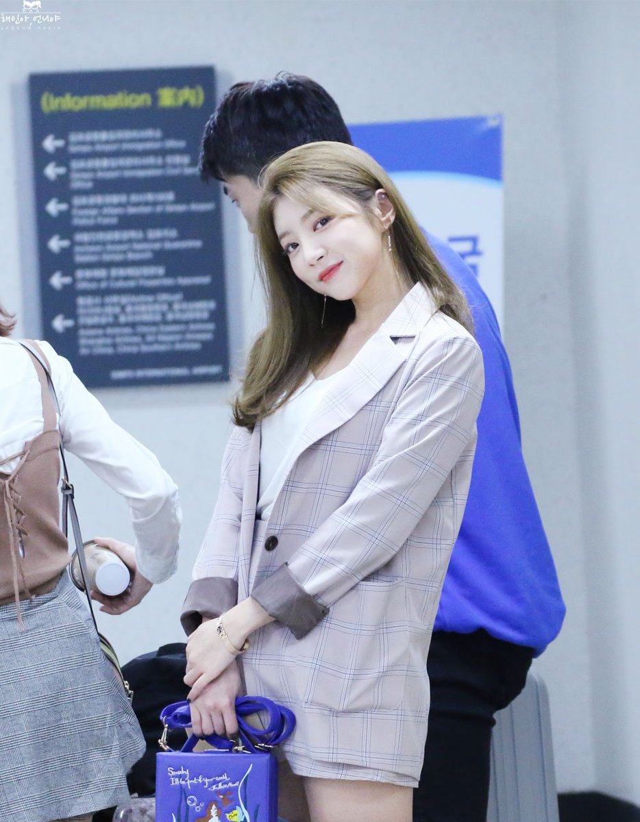 Hae_In_side's tweet photo. 170923 김포공항 출국
#라붐 #LABOUM #해인 #염해인

당신 생각을 많이 해요.
아침에도, 낮에도, 저녁에도, 밤에도
그리고 그 사이의 시간과 그 바로 앞, 바로 뒤 시간에도

다니엘글라타우어,<새벽세시, 바람이 부나요> https://t.co/QOWdbA6RAw