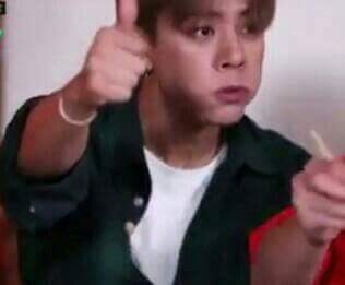 Esther15Zelo's tweet photo. @BAP_Daehyun Okay baby i love you from Perú https://t.co/WkCd6mLSg7