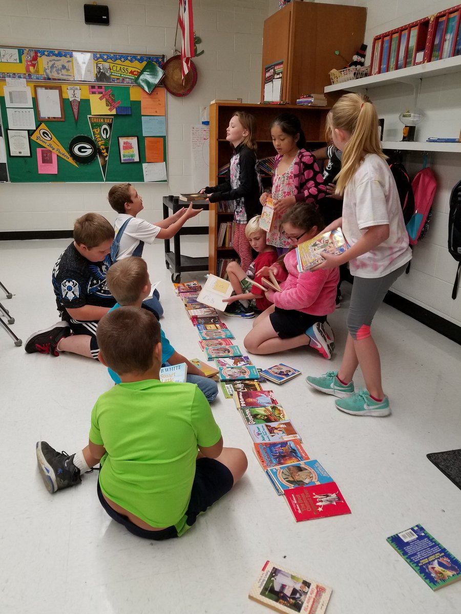 3gradecaldwell's tweet photo. #LMETwitterchallenge Giving the students a chance to organize our classroom library by AR reading level. #artesting https://t.co/cFI5CEP76M