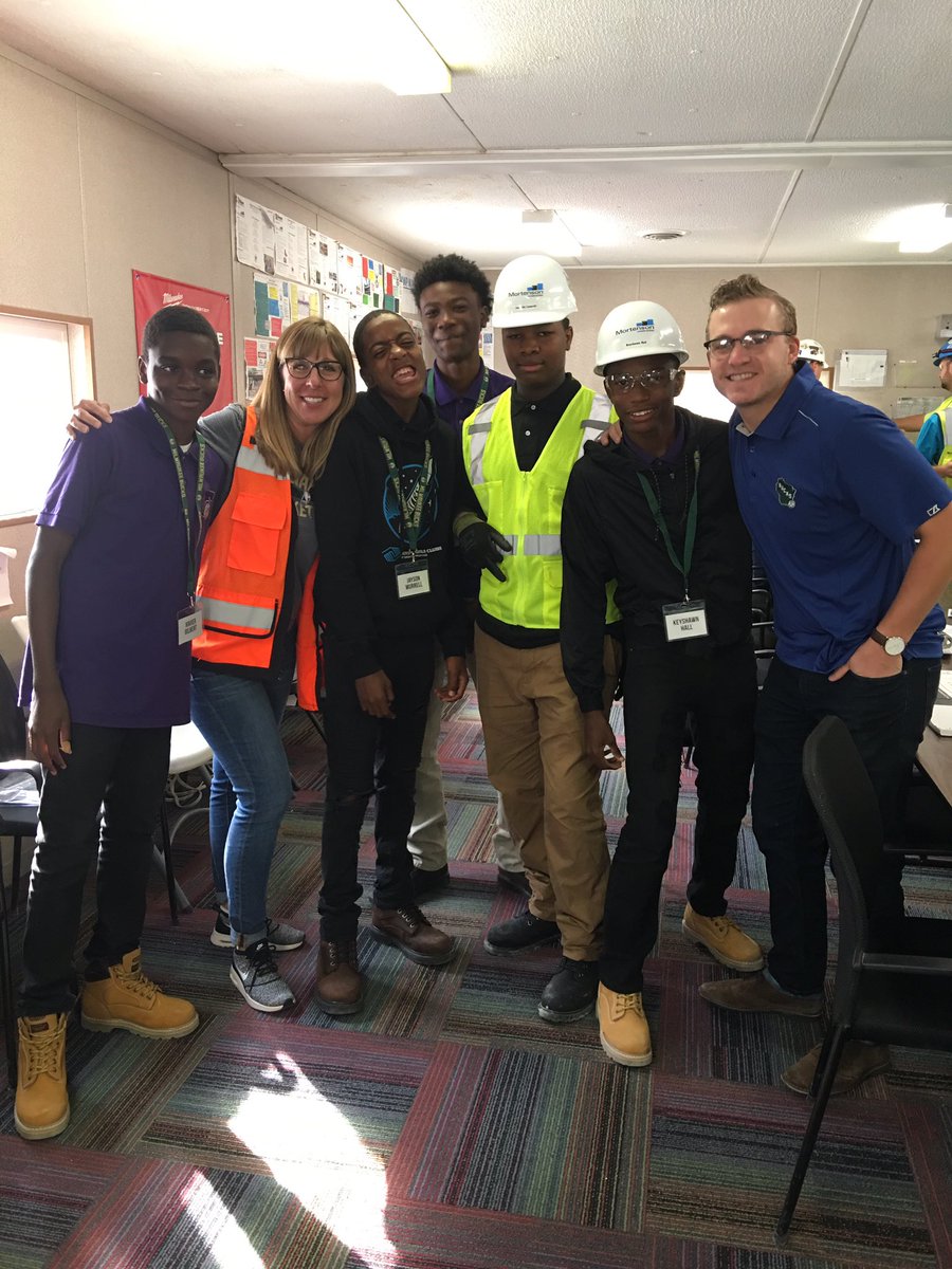 JackieP_EUA's tweet photo. What a fantastic morning explaining what #designers &amp; #architects do @EUA with the @BradleyTechHS #techterns @Bucks @MAMortensonCo 🏀🏀🏀 https://t.co/3FpMm3sf9k