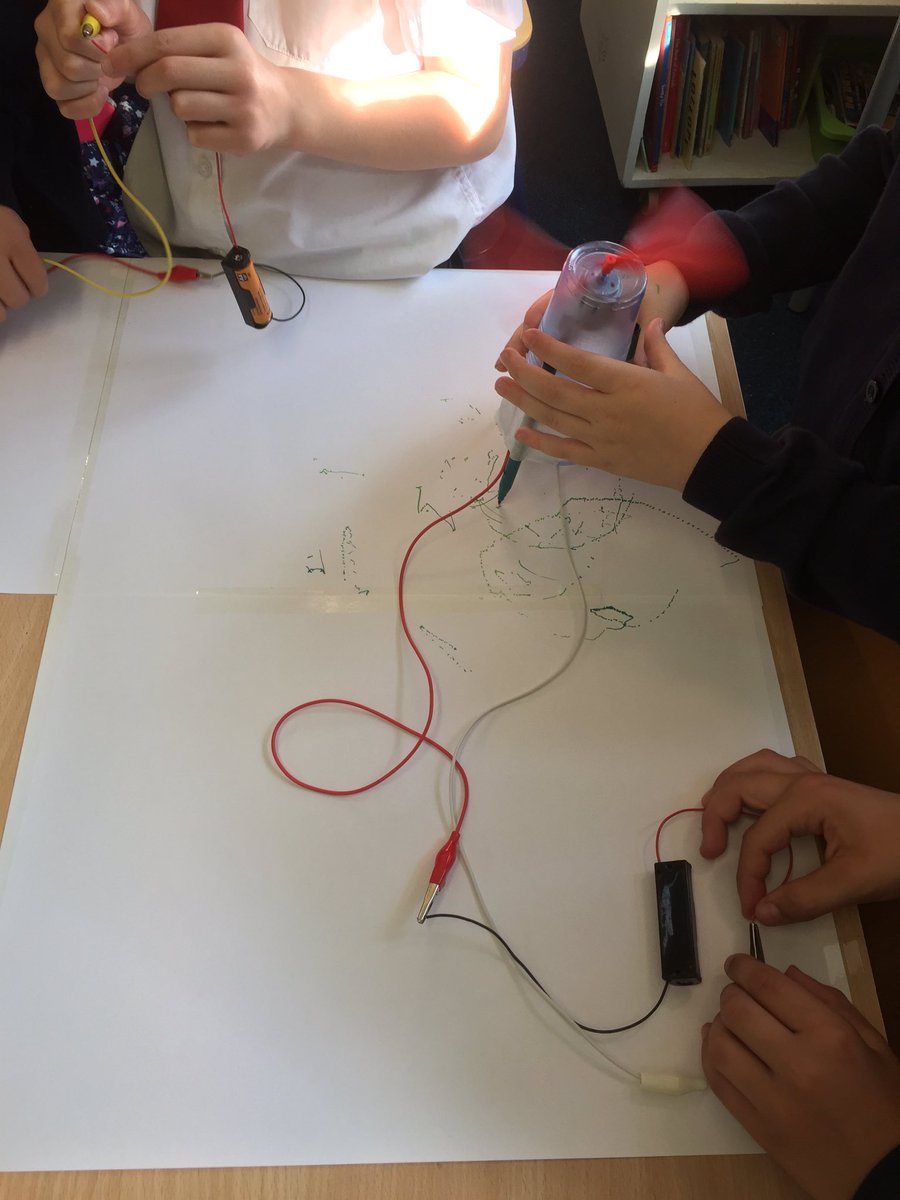 Scribble bot fun 🤖at today's Engineering Club <a href="/Alexandrajunsch/">Alexandra Junior Sch</a>