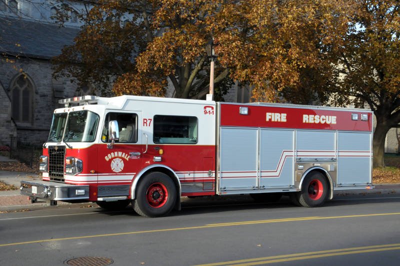 Fire training on Saunders Drive bit.ly/2yqKFOC @VoisinePierre #CornwallON #firefighter #training https://t.co/pOsC2b7ULW