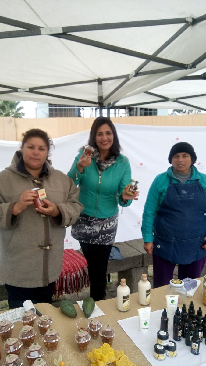 chef_edgardo's tweet photo. Éxitos @BelgicaNavea #Lider de @SlowfoodCqbo ya viajando a #China en el encuentro #Mundial de #SlowFood y representando a  Productores .!😊💪👏 https://t.co/Fmq1E6hHM1