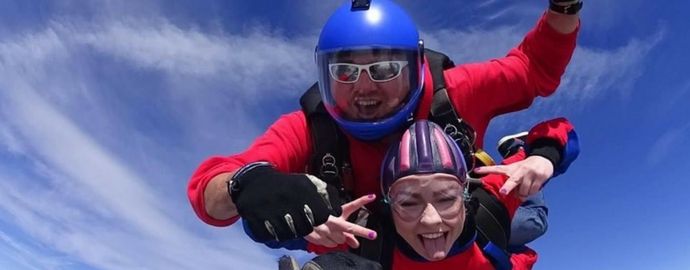 A big well done to the team at @Saks_UK who have raised over £100,000 for the <a href="/eveappeal/">The Eve Appeal</a> 

Read more: buff.ly/2hvytFC #charity