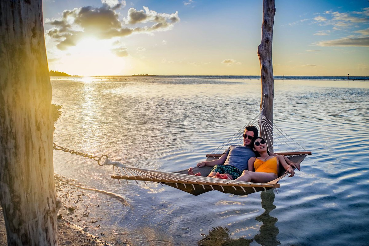 TahitiLegends's tweet photo. Did you know that the @icFr_Polynesia has an overwater hammock? #ICMoorea #TravelTuesday https://t.co/m5nG0AVxjy