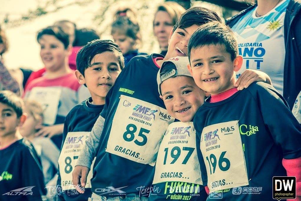MaratonForgit's tweet image. Por ellos, todo vale la Pena 😍😍.
Incentivar, enseñar, jugar, divertirse... Se merecen todo. #MaratonForgit ❤.
PH 📷 @DiegoWinitzky @LNCorre 👍