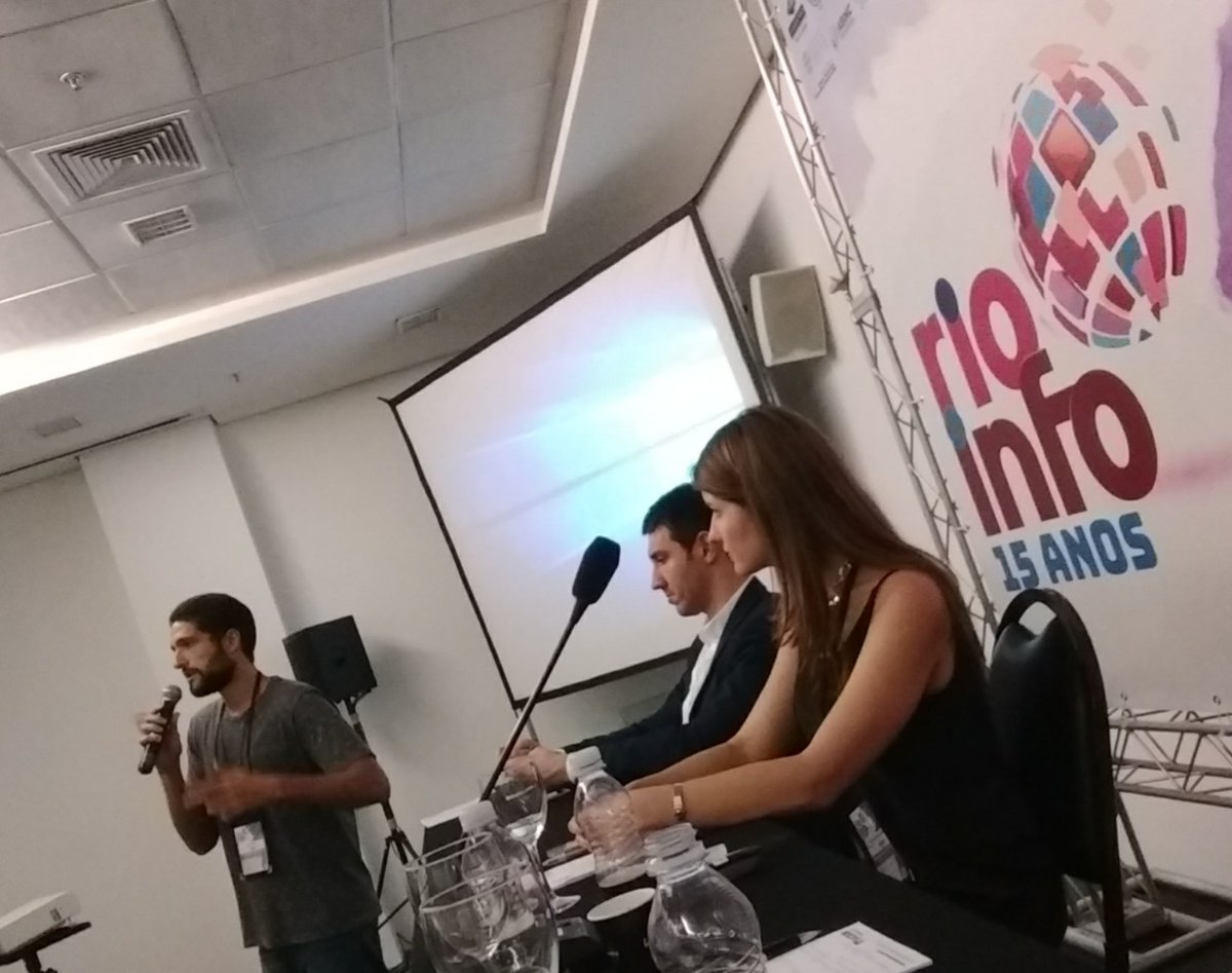 AsuntosDelSur's tweet photo. Ayer 25SEP @sofia_castrom presentó @AdInnovaPol en #SSIG2017 sobre gobernanza de Internet. Gracias por la invitación #ICANN #NCUC #Rioinfo https://t.co/OQsB1UEb2A