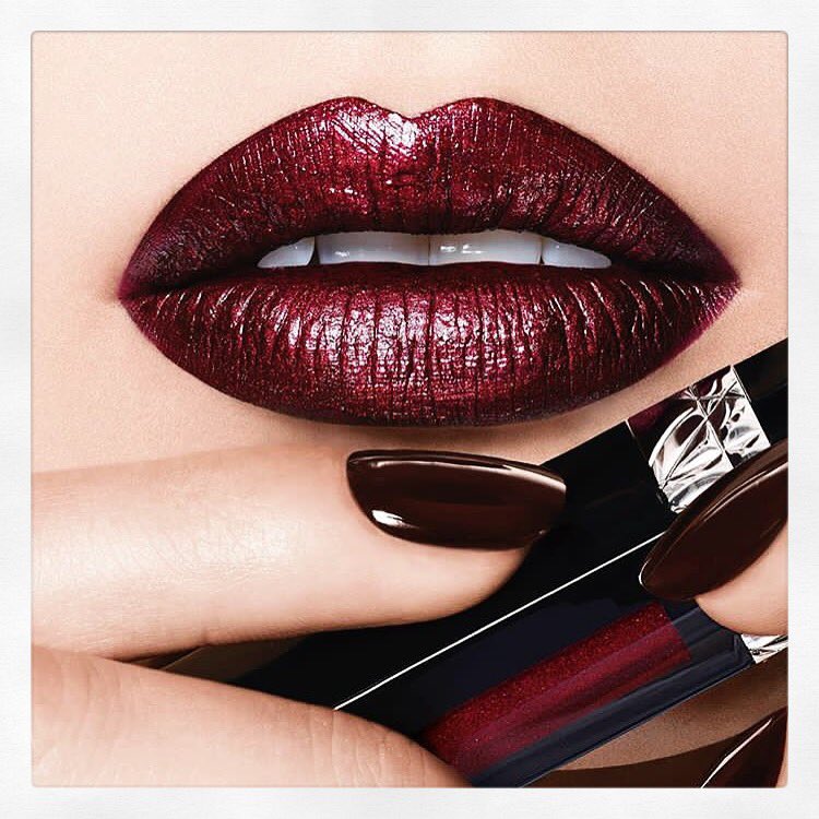 AmrikaLondon's tweet photo. #Autumn is here and we are in love with the new @dior #lip range, a stunning pop of shimmering dark purple! 💖 https://t.co/BXqompTfEq