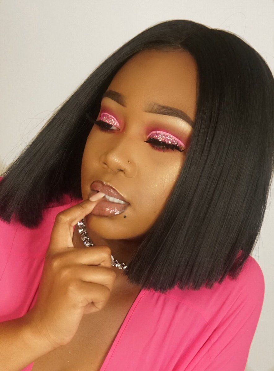 loveanaiah_'s tweet photo. Mood:💅🏽 comment💖💗💕 if I should record this look!
#makeuphouston #houstonmua #houMUA #pearlandmua https://t.co/j6QARlqUHg