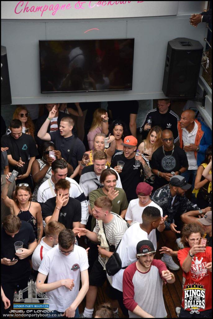 Taken at our last Boat Party! 🎉🙌 #LoveLondon #DrumnBass #DnB
Next event 5th Nov 👇
facebook.com/events/1623162…
Tickets 👇
nicesoundsrecords.co.uk/tickets/111-da…