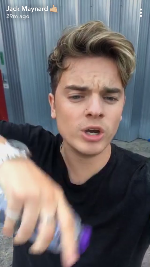 Maynard2003's tweet image. He looks so tanned😍😜