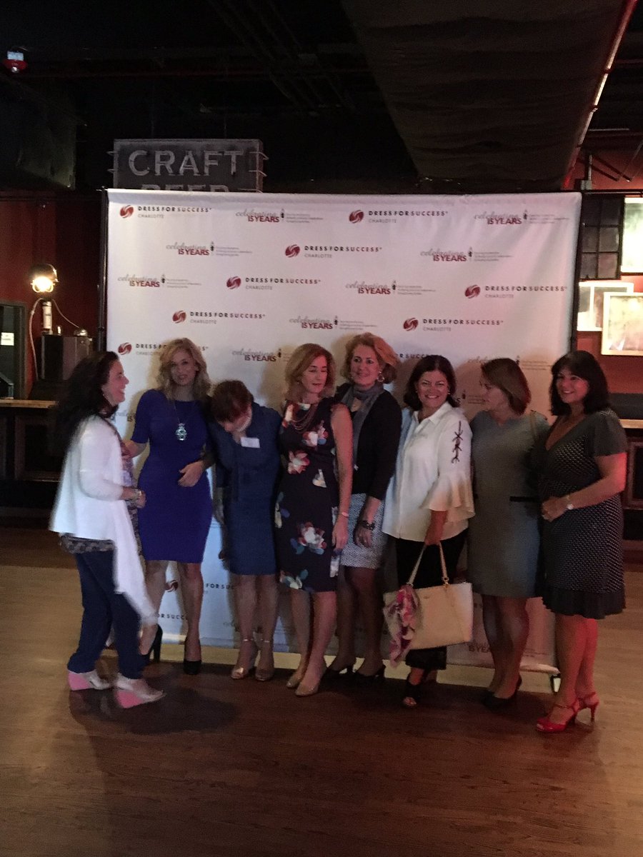 SalesforceMaps's tweet photo. What an incredible #circleofimpact at the #DFSPowerLunch2017! Today's honoree, Jill Dinwiddie, continues to be an inspiration. https://t.co/9MB6zBCfTb