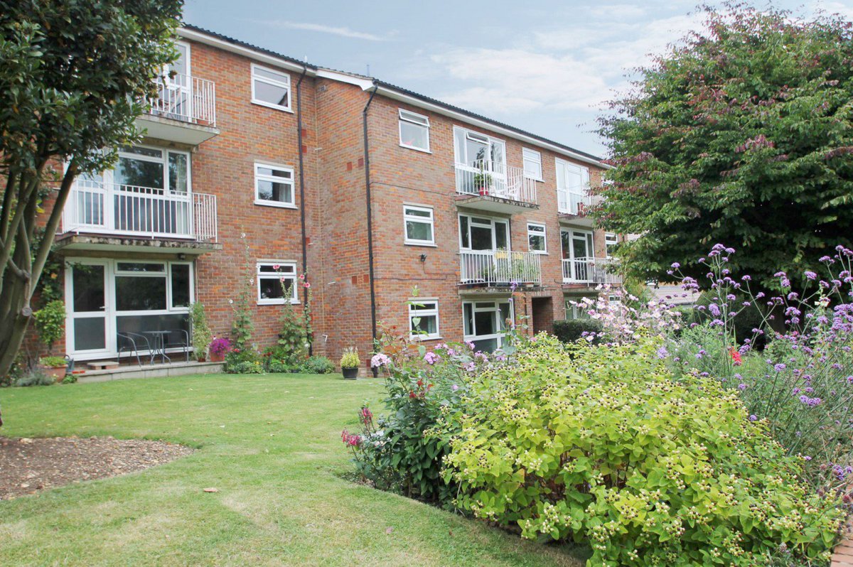 2-bed #property  in #St.Albans up to rent now, £1100 pcm. Call today to arrange a viewing ldrs.ly/V1hu9