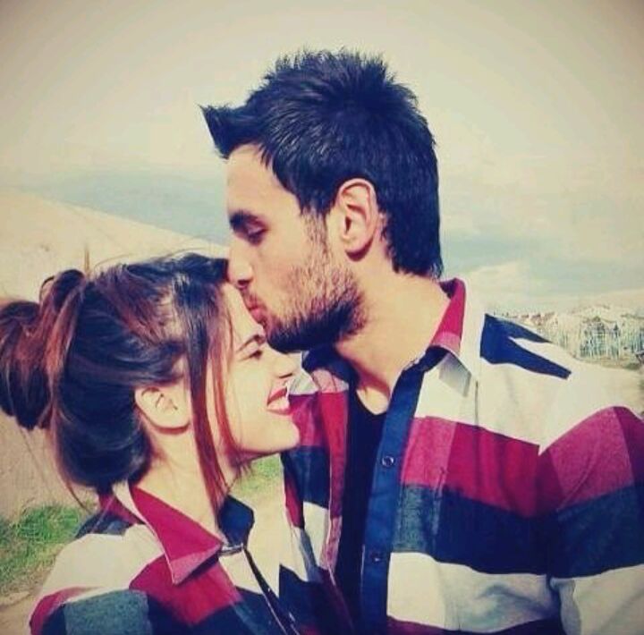#اعلن_جنوني بك
امام كل من يمر من هنا
واعلن حبي لك
امام كل العالم
لم تكن انت
احد عابر
انت حب
استوطن قلبي
وتمركز بين الضلعين ..!

#مجنوني
