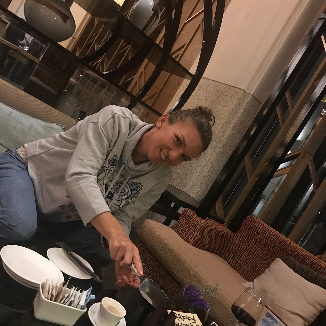 . having a nice happy birthday celebration with her Mom and team.   :Simona\s IG 