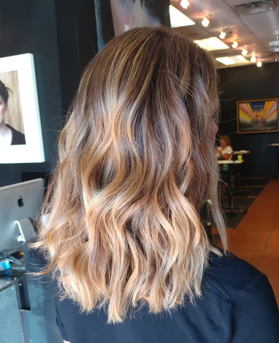 scissorsrox's tweet image. Balayage babe by Amber 💞
#ScissorsRoxPaper