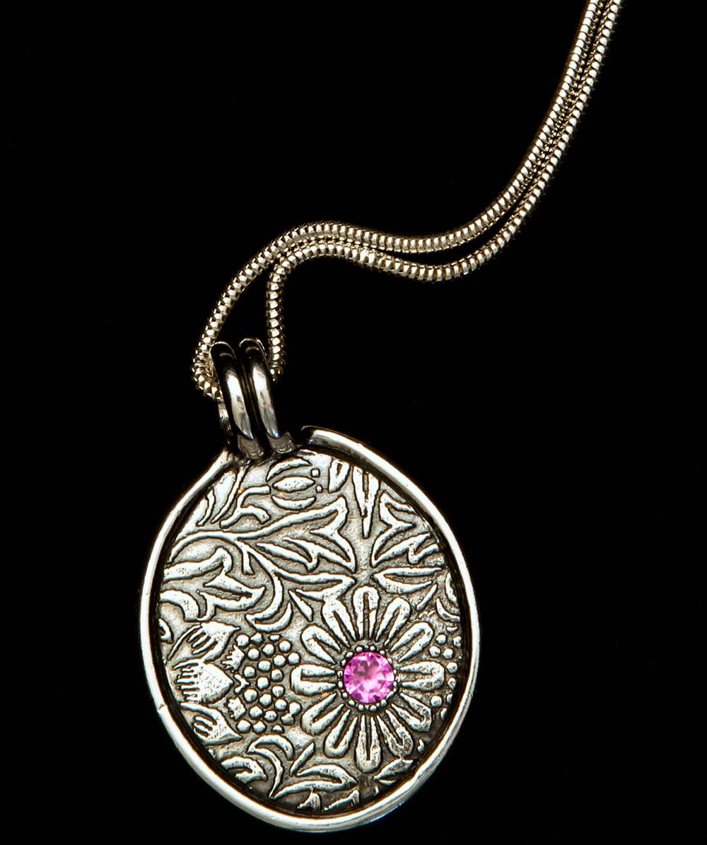 Lillybanksilver's tweet photo. Unique flower pendant unique gift for her Mother's Day Valentine's Day B… https://t.co/ifg4ctiZ8G #Etsy #OvalPendant https://t.co/B59AmGSrIv
