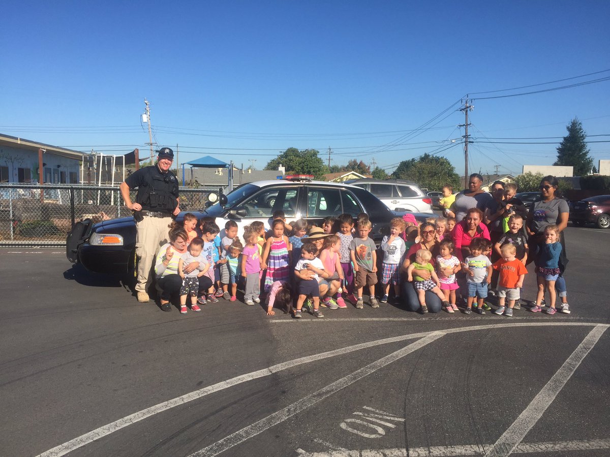 SroVogel's tweet photo. Fun morning hanging out with the 4-5 year olds of @FootstepsCC and talking about safety #teachershavegreatpatience @belmontcapolice https://t.co/rnqvSZb5O2