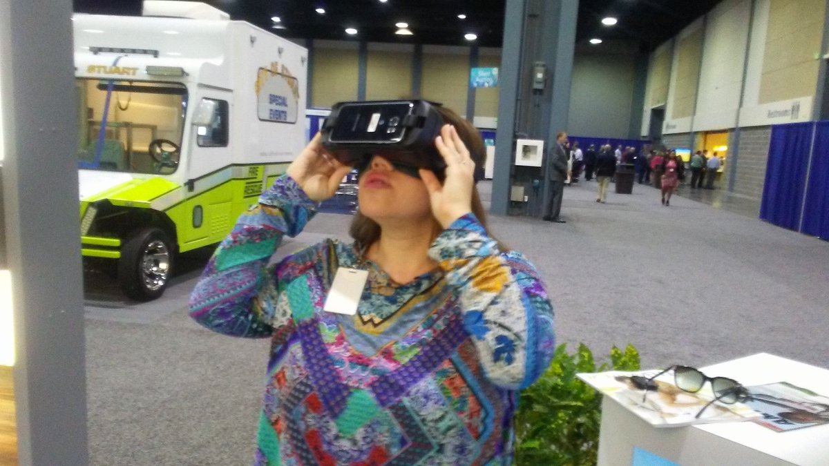 angelacruztube's tweet photo. So cool for #aviation buffs! The @RAAtweets Regional Airline Association Expo at the @pbconventionctr in #ThePalmBeaches ✈🌴🌞 #RAA17 #airline https://t.co/BwHpRqk42N