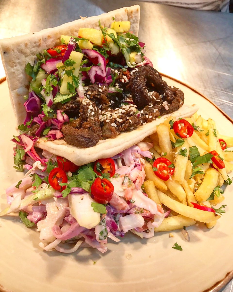 ChefGallery1's tweet photo. Yakitori Chicken &amp; Noodles and Thai Beef Flatbread was enjoyed by all today in The Gallery #leeds #gatherandgather @Jayne_mathews https://t.co/KhydihiiP9