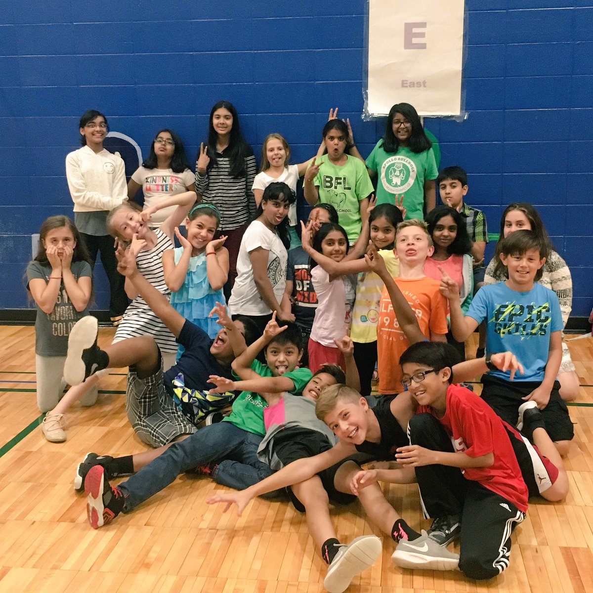 _MsClancy's tweet photo. We are so excited to work with such an awesome group of future leaders this year! โญ๏ธ #apolloambassadors #63success https://t.co/DSPh1YLgAK