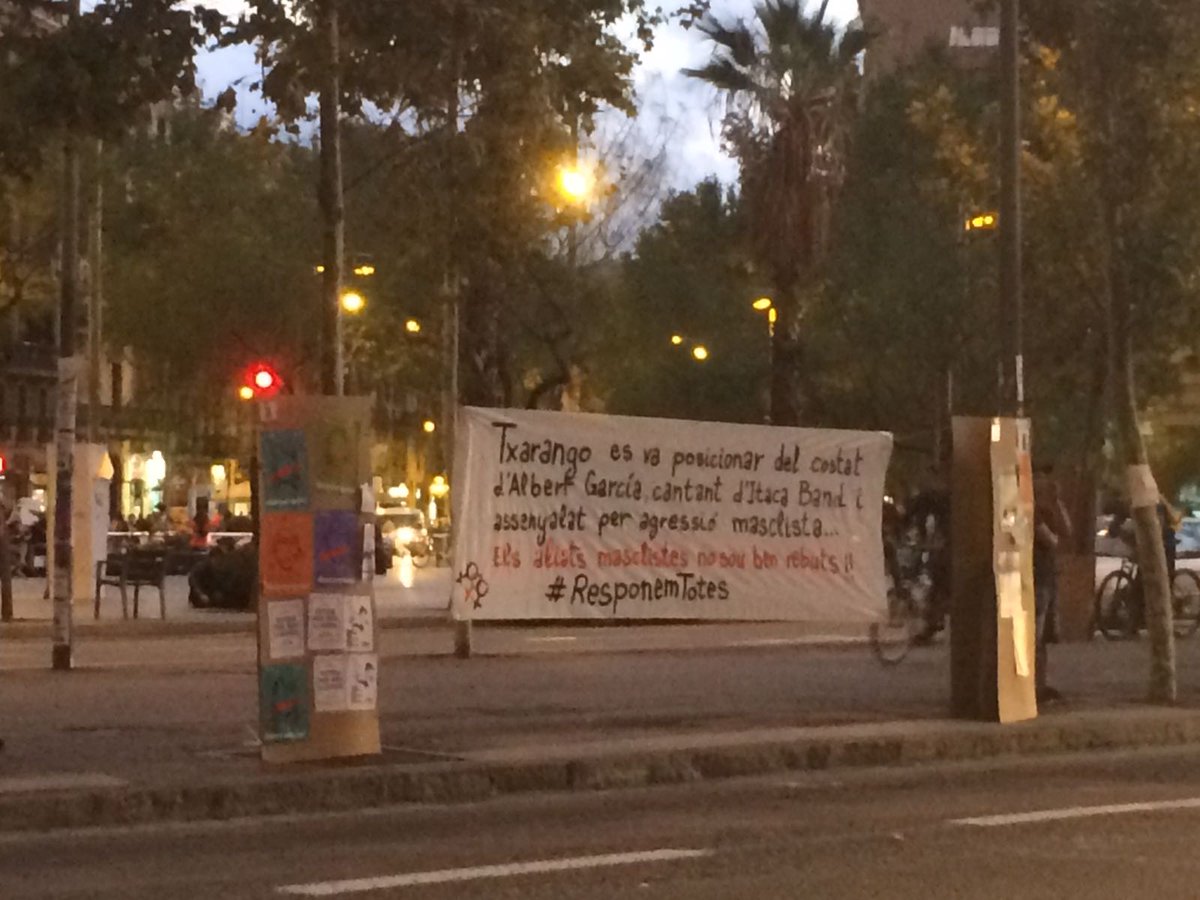 MarikarmenFree's tweet photo. @unisxrepublica @txarango I amb aquesta pancarta darrere
#ResponemTotes https://t.co/uOmk0zbwDD