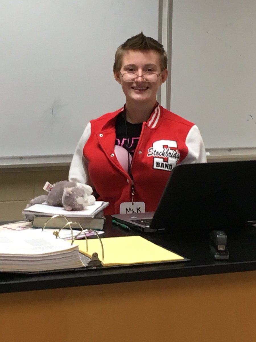 MsKmathSHS's tweet image. Twin day for homecoming. Life is easier when you can laugh at yourself