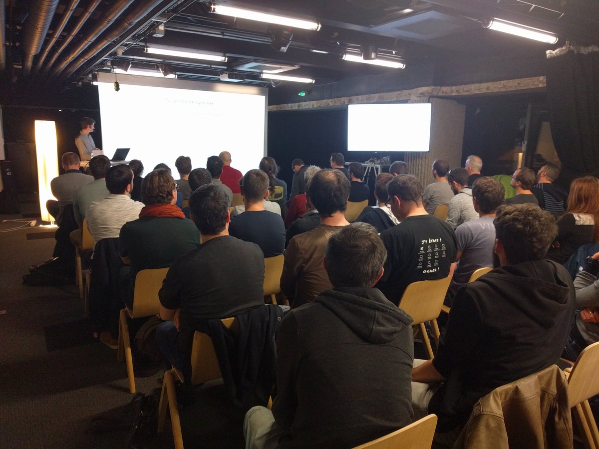 RennesJS's tweet photo. Les modules ES6 semblent vraiment prometteurs 👍 Merci @vogloblinsky pour ce très bon talk 100% #JavaScript https://t.co/UbN8tE9T6m