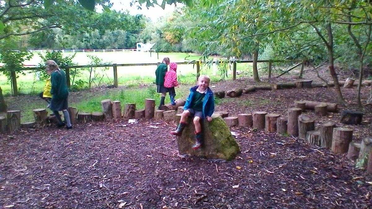 Poolceps's tweet photo. Reception Class enjoyed their first visit to the Peace Garden with their Year 6 buddies https://t.co/cUbyVaKmK9