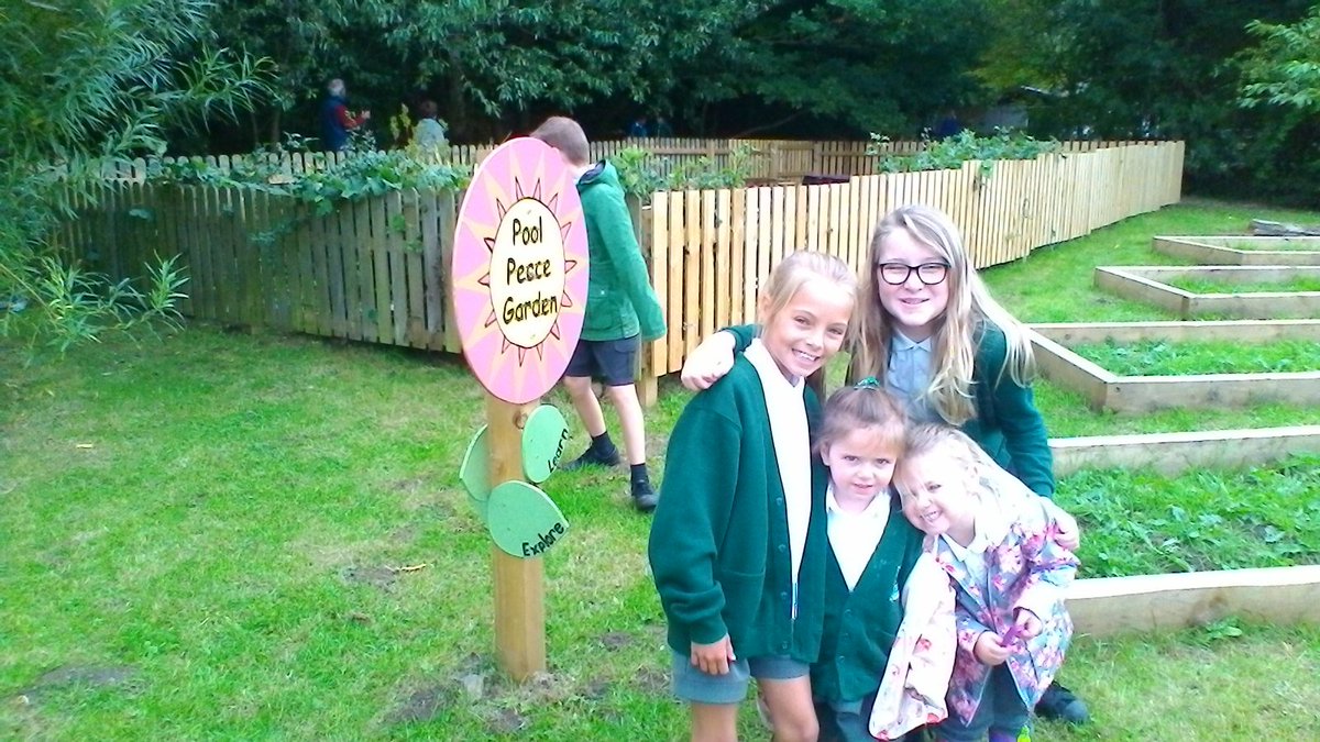 Poolceps's tweet photo. Reception Class enjoyed their first visit to the Peace Garden with their Year 6 buddies https://t.co/cUbyVaKmK9