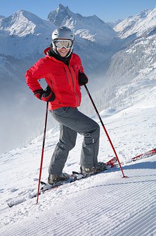 Everythingpkd's tweet photo. #Thinking of #skiing this #winter? 
 Buy 1 lift pass and get 1 half price. #bargain #winteriscoming https://t.co/g6EIlFrGQw https://t.co/feE2NVxQaR