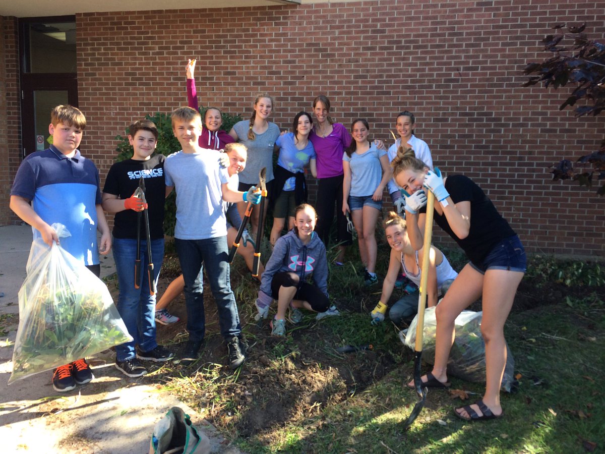 MrCs78Class's tweet photo. Environment Club is on its way!  Intermediates taking the lead to clean up our gardens. :) https://t.co/r5ChWzwDKj