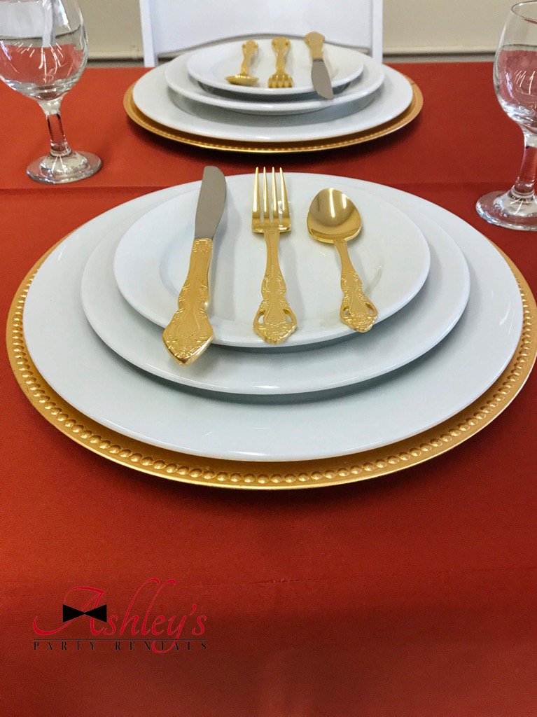 Fall is here &amp; this simple set up is perfect for a semi-formal or formal occasion. 🍂🍁🍂🍁