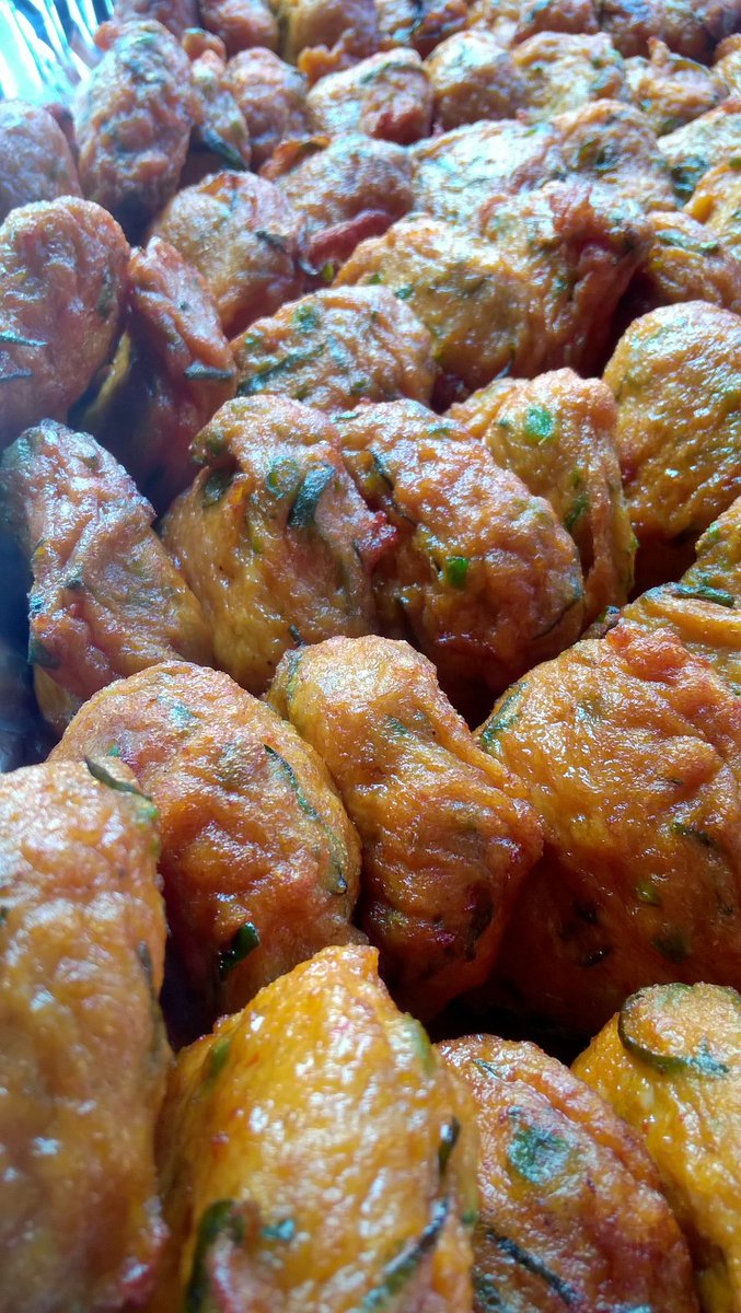 Amazing Freshly made Thai Fish Cakes return to the Starters Menu this #Wednesday at #Basingstoke market 
#Thaiknight Fresh......