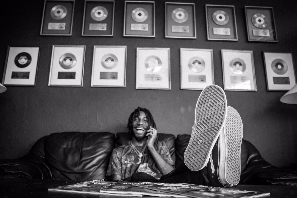 Wanna thank all my long time supporters for helping hit a million on DRESSED 2 KILL. Love y'all ugly niggas 💜

soundcloud.com/jkthereaper/dr…