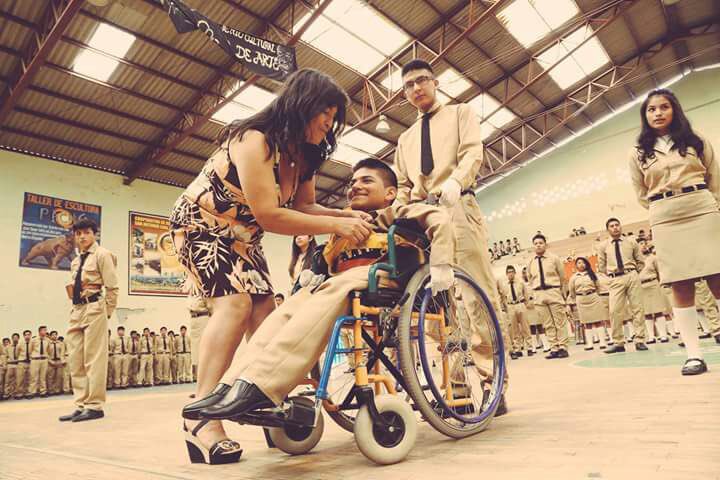 MashiRafael's tweet image. Jonathan García, abanderado del PabellonNacional en la U.E. Victor Mideros  de Ibarra.
Que nos roben todo, menos la esperanza.