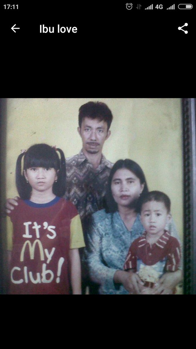 Agustinazhya's tweet photo. Miss my lovely parents. They are a reasons for success https://t.co/5v810sfGjG